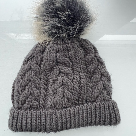 Turtle fur pom pom hat, charcoal gray, lined excellent condition - Picture 4 of 6